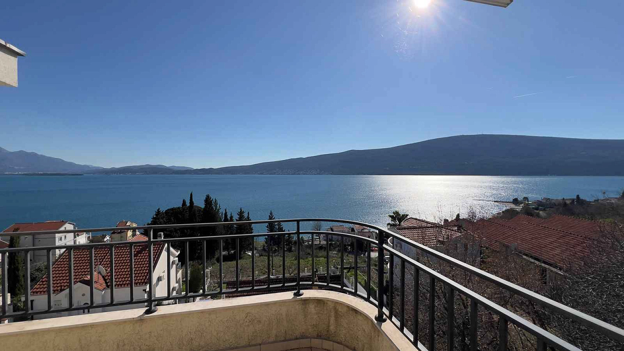Wohnung zum Verkauf in Herceg Novi mit Meerblick